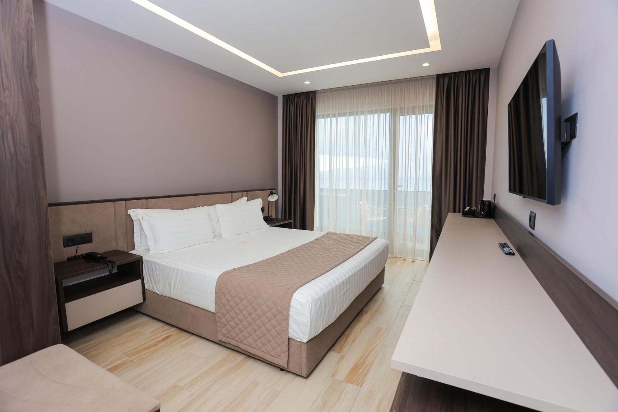Joelle Premium Hotel Sarande Exterior photo