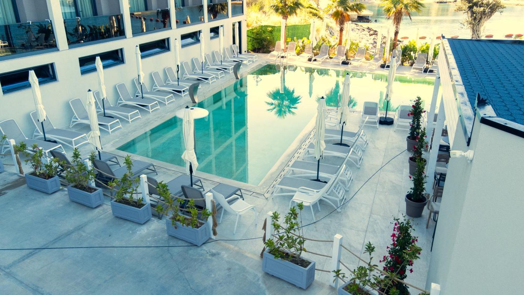 Joelle Premium Hotel Sarande Exterior photo
